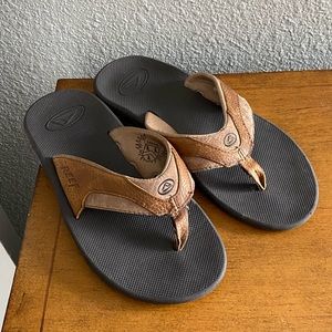 REEF bottle opener sandals men’s 8